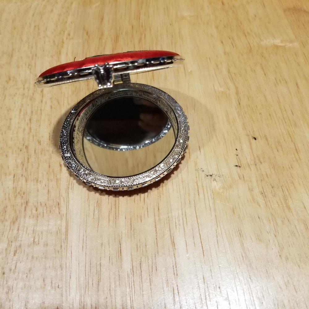 PURSE with compact mirror, lipstick holder & hook - Picture 7 of 8